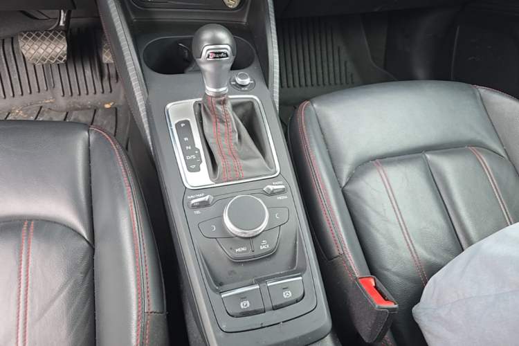 Used Audi Q2L 2023 35TFSI Progressive Dynamic Edition Gear Lever
