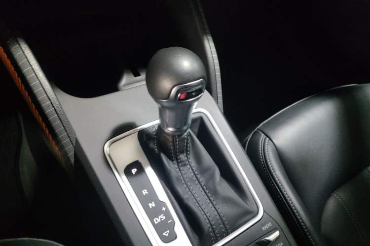 Used Audi Q2L 2023 35TFSI Advanced Elegant Model Gear Lever