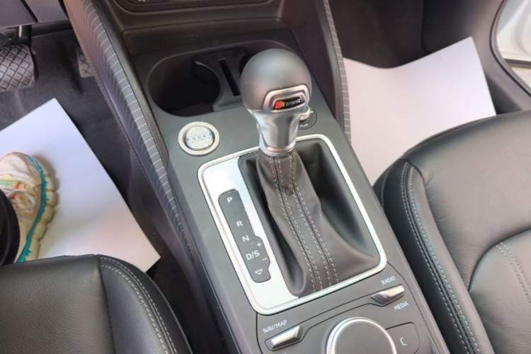 Used Audi Q2L 2023 35TFSI Fashion Dynamic Model Gear Lever