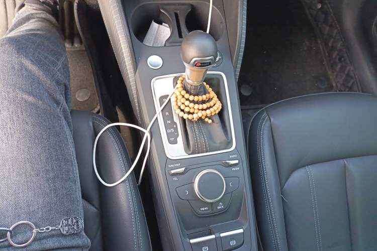 Used Audi Q2L 2023 35TFSI Fashion Dynamic Model Gear Lever