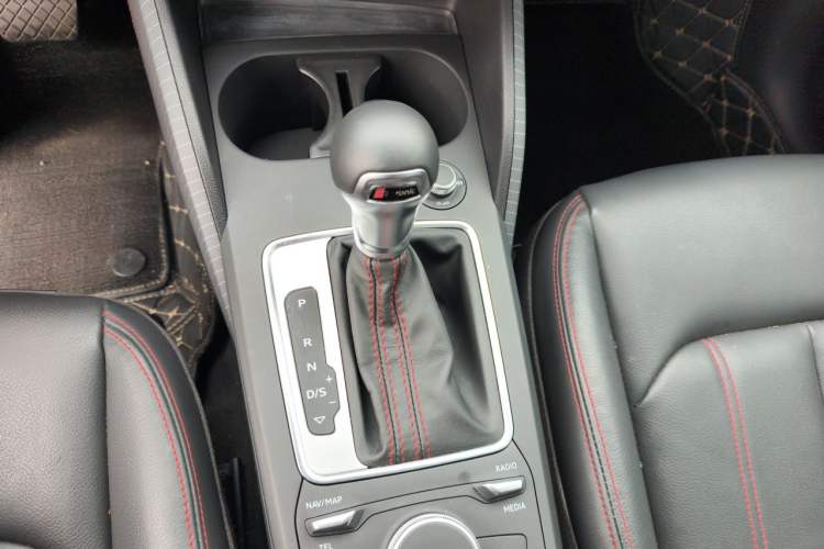 Used Audi Q2L 2023 35TFSI Progressive Dynamic Edition Gear Lever