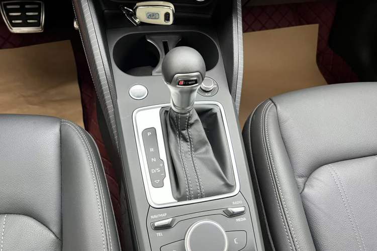 Used Audi Q2L 2023 35TFSI Fashion Dynamic Model Gear Lever