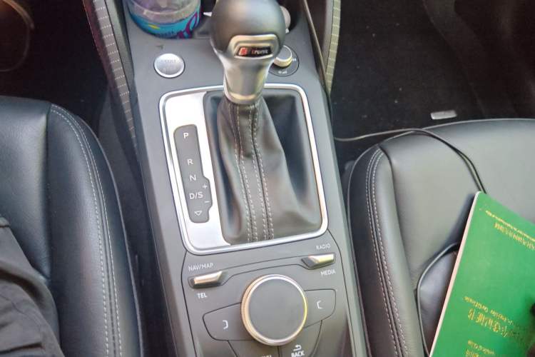 Used Audi Q2L 2023 35TFSI Fashion Dynamic Model Gear Lever