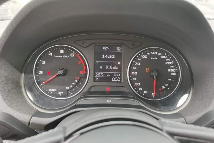 Used Audi Q2L 2023 35TFSI Fashionable and Elegant Model Instrument Cluster