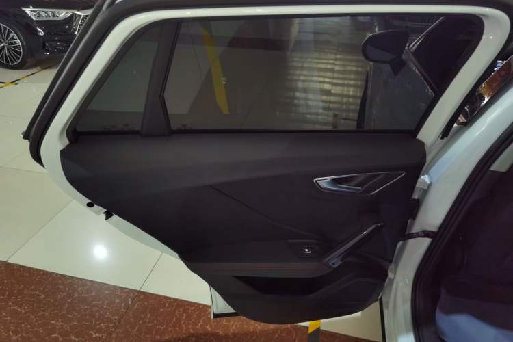 Used Audi Q2L 2023 35TFSI Progressive Dynamic Edition Interior 8