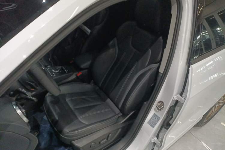 Used Audi Q2L 2023 35TFSI Fashion Dynamic Model Left Front Seat