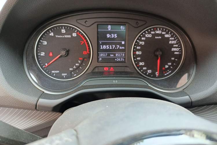 Used Audi Q2L 2023 35TFSI Fashion Dynamic Model Odometer Close Up
