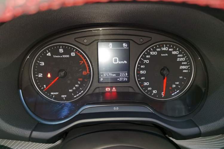 Used Audi Q2L 2023 35TFSI Progressive Dynamic Edition Odometer Close Up