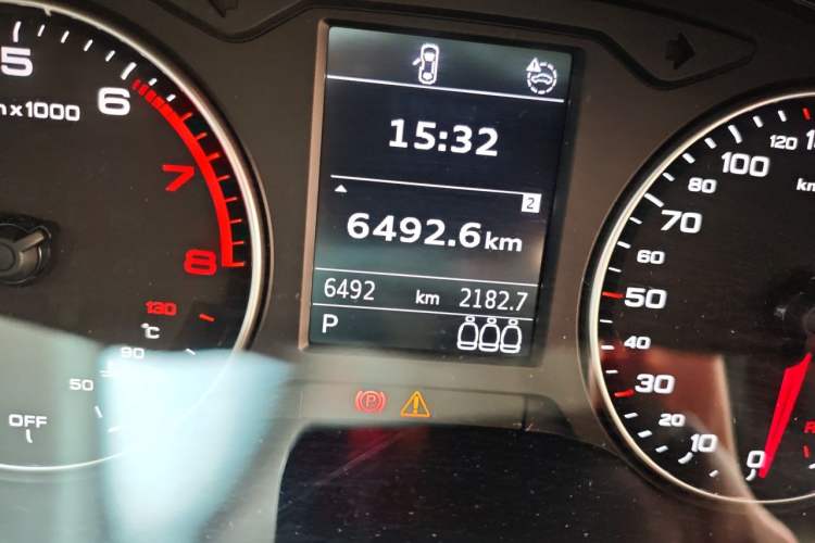 Used Audi Q2L 2023 35TFSI Progressive Dynamic Edition Odometer Close Up