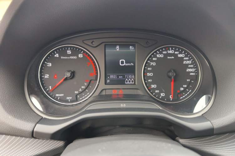 Used Audi Q2L 2023 35TFSI Progressive Dynamic Edition Odometer Close Up
