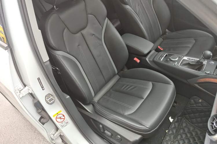 Used Audi Q2L 2023 35TFSI Fashion Dynamic Model Right Front Seat