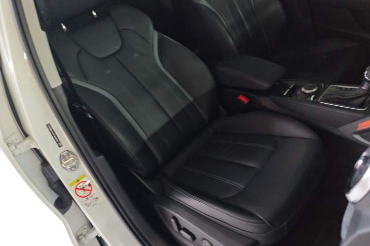 Used Audi Q2L 2023 35TFSI Fashion Dynamic Model Right Front Seat