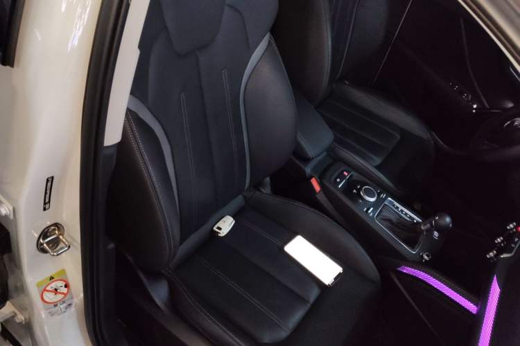 Used Audi Q2L 2023 35TFSI Fashion Dynamic Model Right Front Seat
