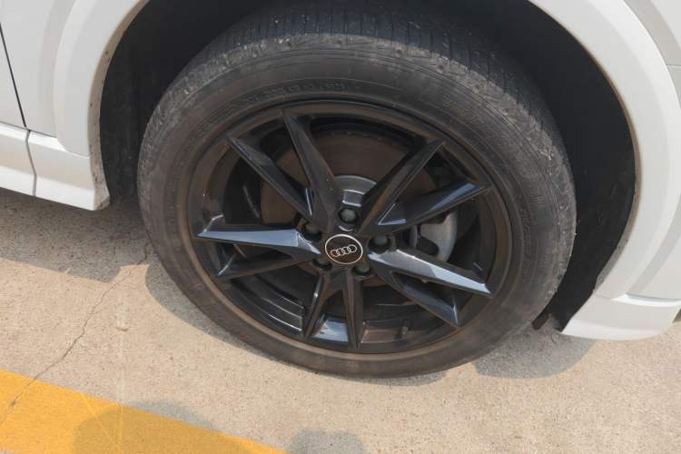 Used Audi Q2L 2023 35TFSI Progressive Dynamic Edition Right Front Wheel Hub
