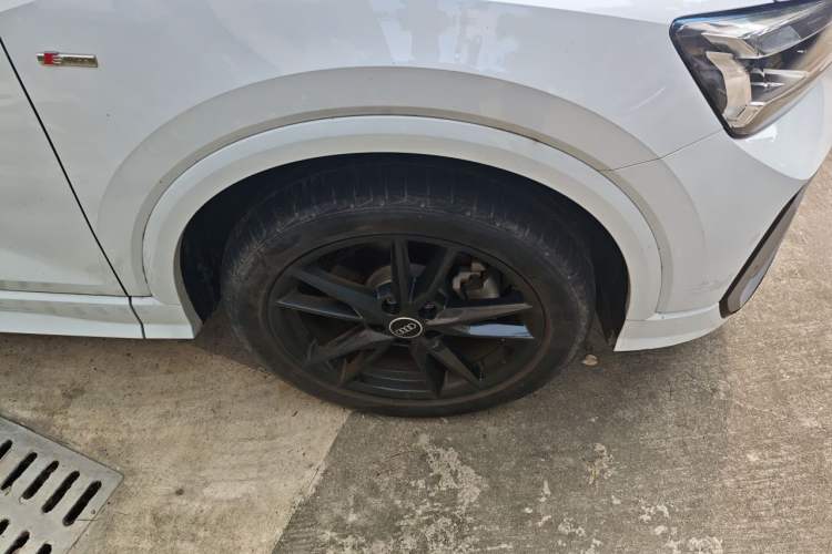 Used Audi Q2L 2023 35TFSI Progressive Dynamic Edition Right Front Wheel Hub