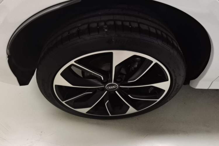 Used Audi Q2L 2023 35TFSI Luxury Dynamic Model Right Rear Wheel Hub