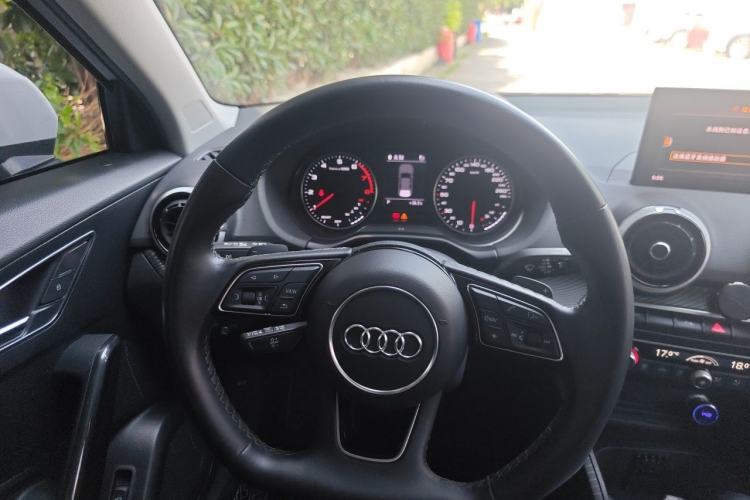 Used Audi Q2L 2023 35TFSI Fashion Dynamic Model Steering Wheel