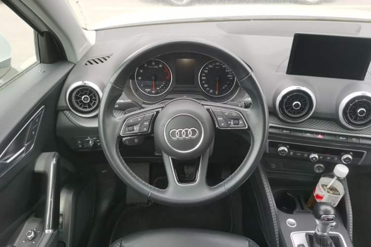 Used Audi Q2L 2023 35TFSI Fashionable and Elegant Model Steering Wheel
