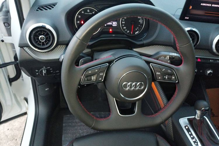 Used Audi Q2L 2023 35TFSI Progressive Dynamic Edition Steering Wheel