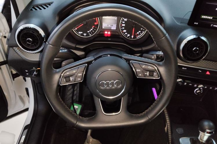 Used Audi Q2L 2023 35TFSI Fashion Dynamic Model Steering Wheel