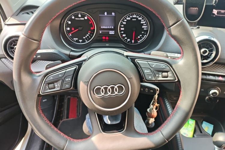Used Audi Q2L 2023 35TFSI Progressive Dynamic Edition Steering Wheel