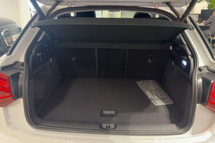 Used Audi Q2L 2023 35TFSI Fashionable and Elegant Model Trunk