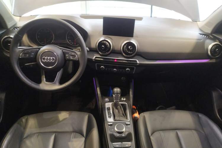 Used Audi Q2L 2024 35TFSI Fashionable and Elegant Version Center Console