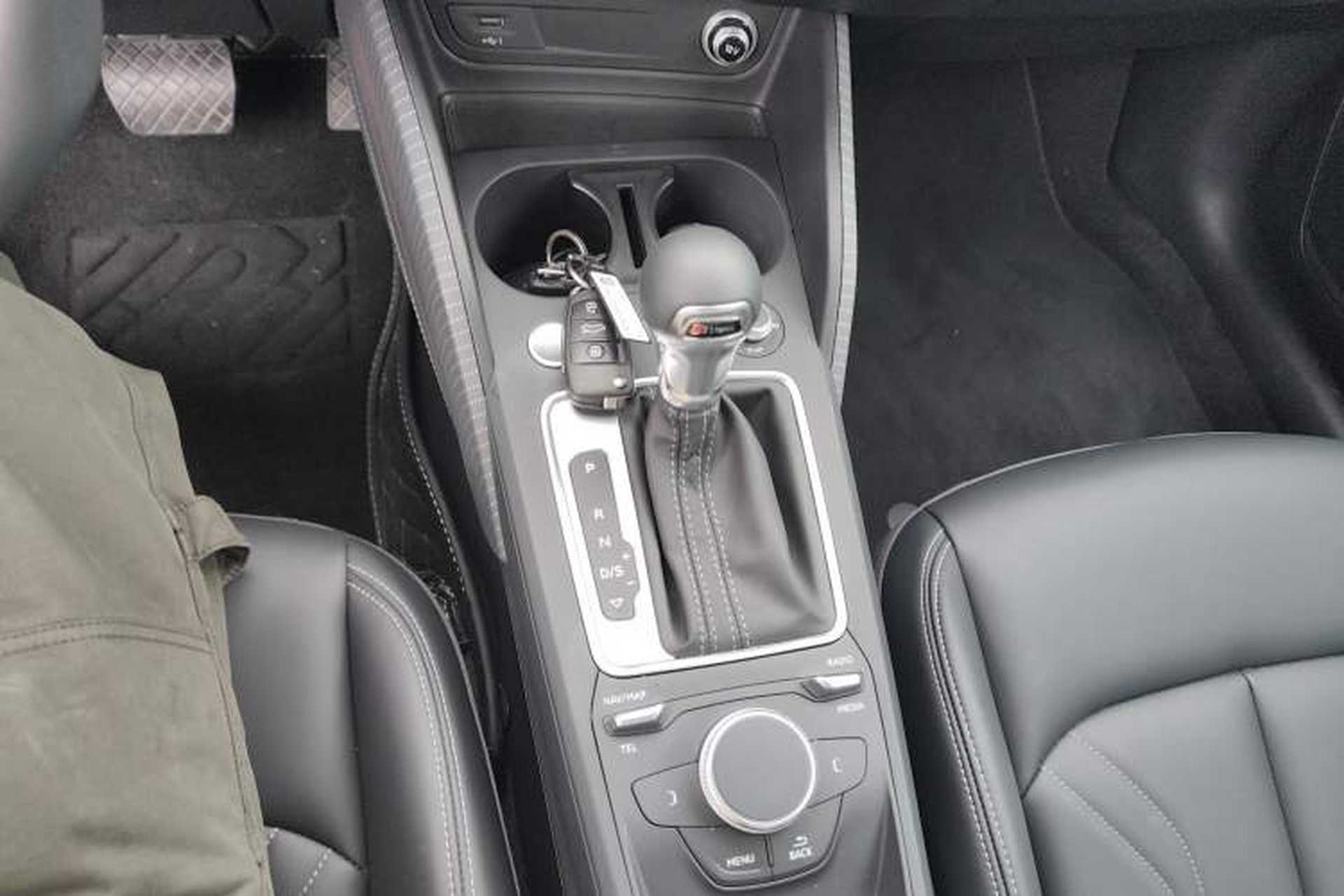 Used Audi Q2L 2024 35TFSI Fashionable and Dynamic Edition Gear Lever