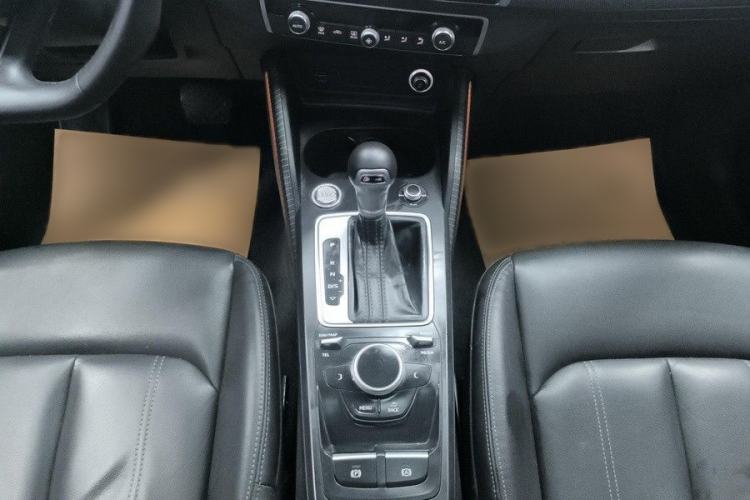 Used Audi Q2L 2024 35TFSI Fashionable and Dynamic Edition Gear Lever