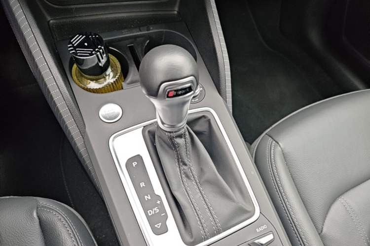 Used Audi Q2L 2024 35TFSI Fashionable and Elegant Version Gear Lever