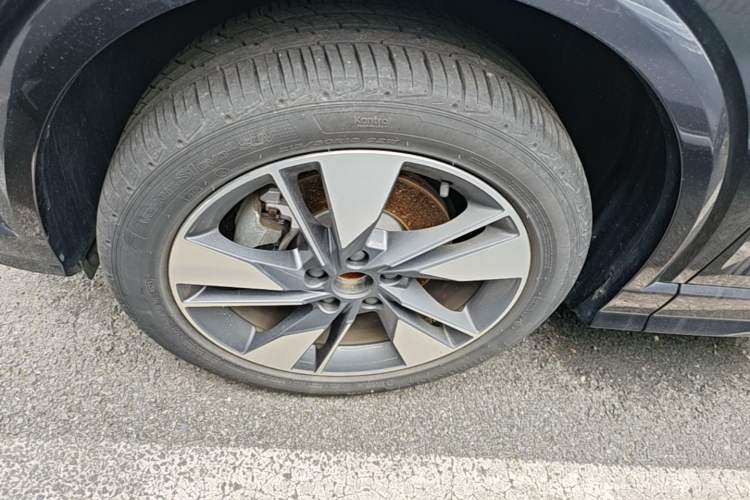 Used Audi Q2L 2024 35TFSI Fashionable and Elegant Version Left Front Wheel Hub