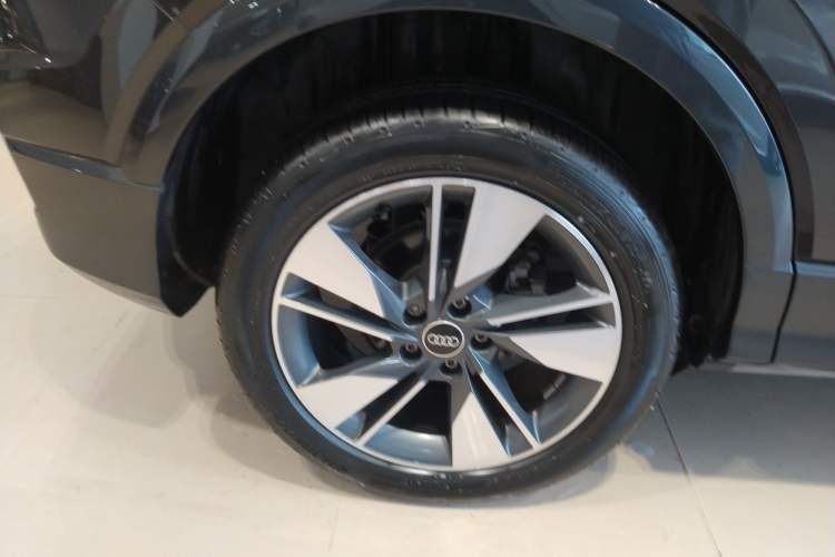 Used Audi Q2L 2024 35TFSI Fashionable and Elegant Version Right Rear Wheel Hub
