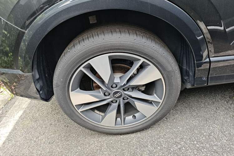 Used Audi Q2L 2024 35TFSI Fashionable and Elegant Version Right Rear Wheel Hub