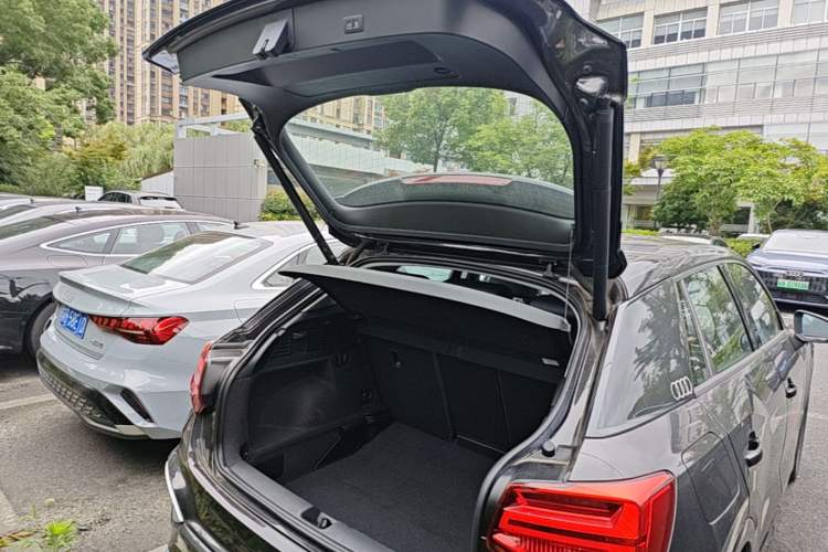 Used Audi Q2L 2024 35TFSI Fashionable and Elegant Version Trunk