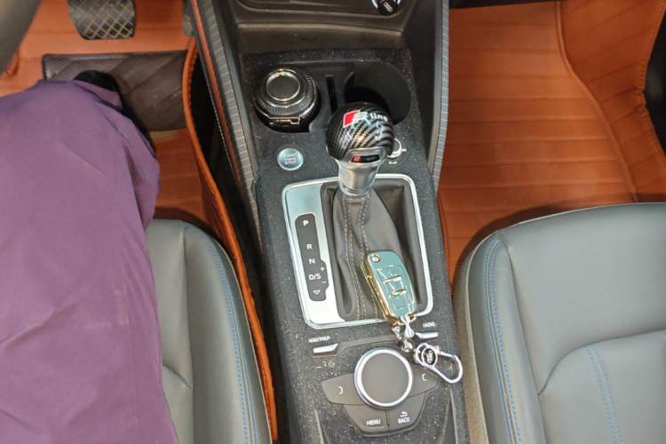 Used Audi Q2L 2024 35TFSI Fashionable and Dynamic Edition Gear Lever