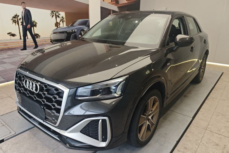 Used Audi Q2L 2024 35TFSI Fashionable and Dynamic Edition Guazi used car, China used car export, Used car for sale, Used cars, Cheapest cars for sale