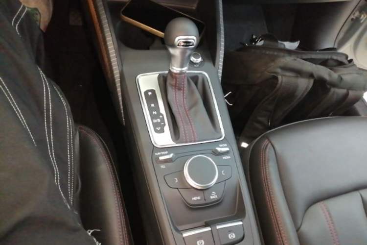 Used Audi Q2L 2024 35TFSI Ambition Dynamic Edition Gear Lever