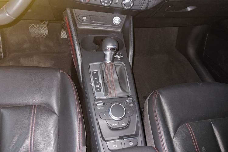 Used Audi Q2L 2024 35TFSI Ambition Dynamic Edition Gear Lever