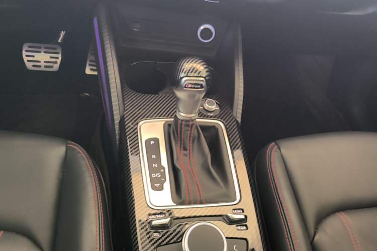 Used Audi Q2L 2024 35TFSI Ambition Dynamic Edition Gear Lever