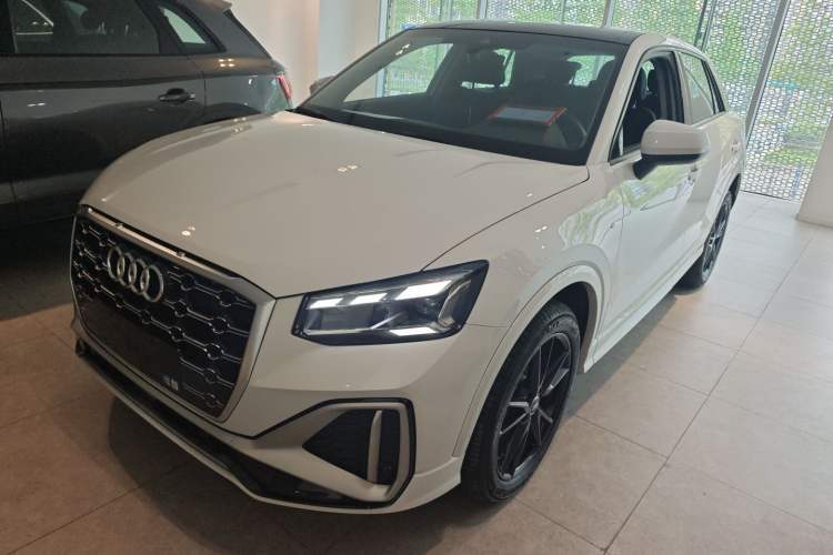 Used Audi Q2L 2024 35TFSI Ambition Dynamic Edition Guazi used car, China used car export, Used car for sale, Used cars, Cheapest cars for sale
