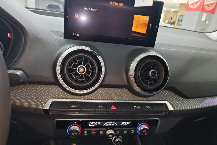 Used Audi Q2L 2024 35TFSI Luxury Prestige Edition Audio And AC Panel