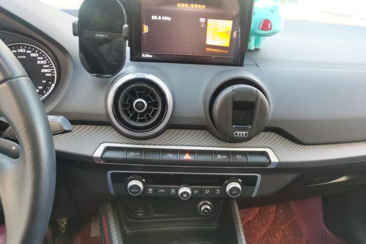 Used Audi Q2L 2024 35TFSI Fashionable and Elegant Version Audio And AC Panel