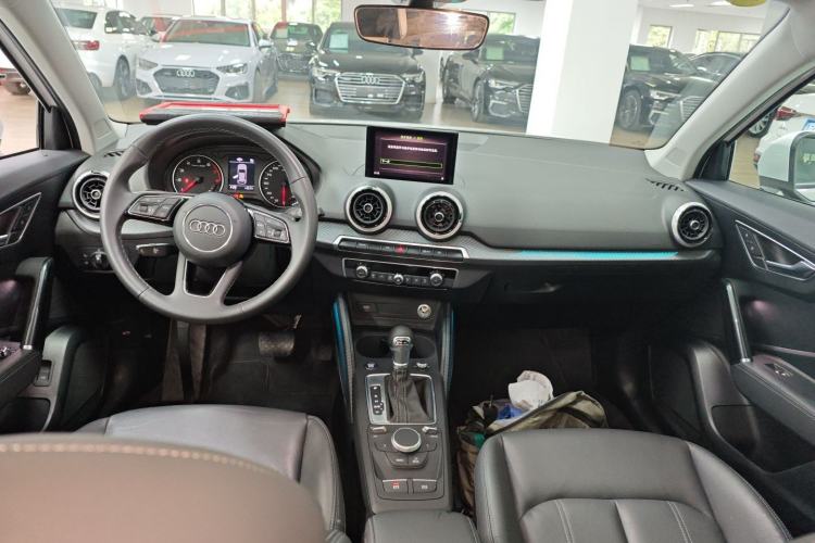 Used Audi Q2L 2024 35TFSI Fashionable and Elegant Version Center Console