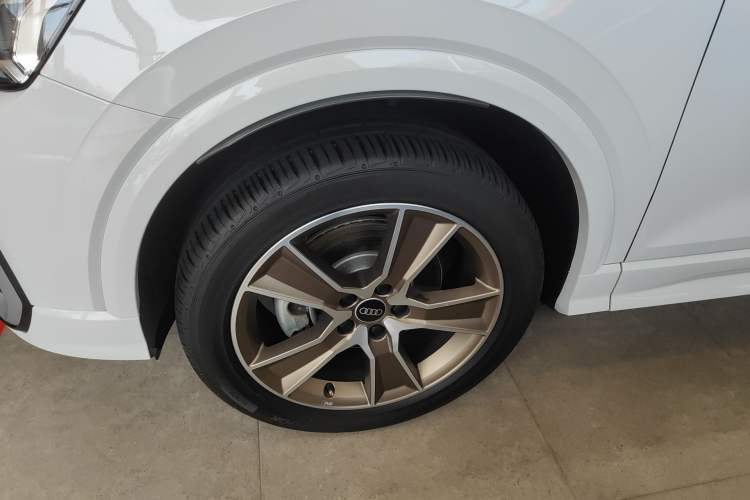 Used Audi Q2L 2024 35TFSI Fashionable and Dynamic Edition Exterior 4