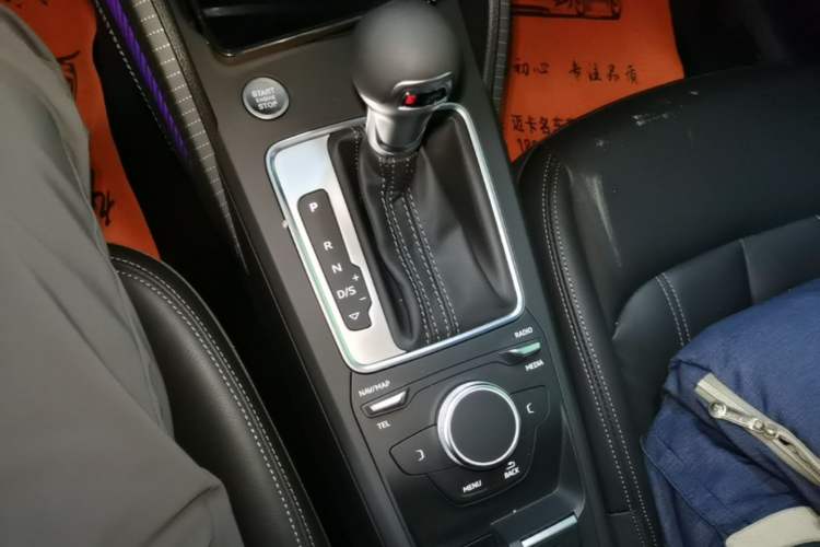 Used Audi Q2L 2024 35TFSI Fashionable and Dynamic Edition Gear Lever
