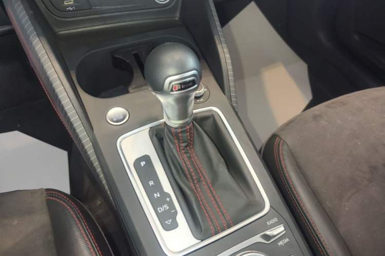 Used Audi Q2L 2024 35TFSI Luxury Dynamic Edition Gear Lever