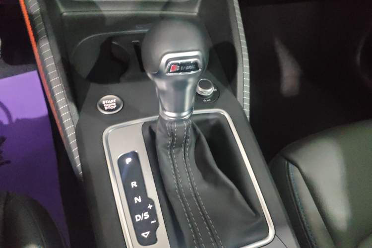 Used Audi Q2L 2024 35TFSI Fashionable and Dynamic Edition Gear Lever