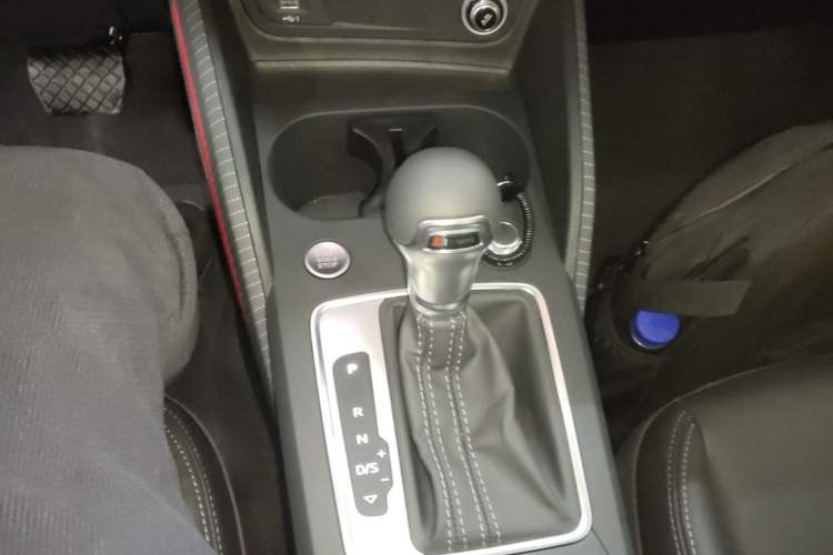 Used Audi Q2L 2024 35TFSI Fashionable and Dynamic Edition Gear Lever
