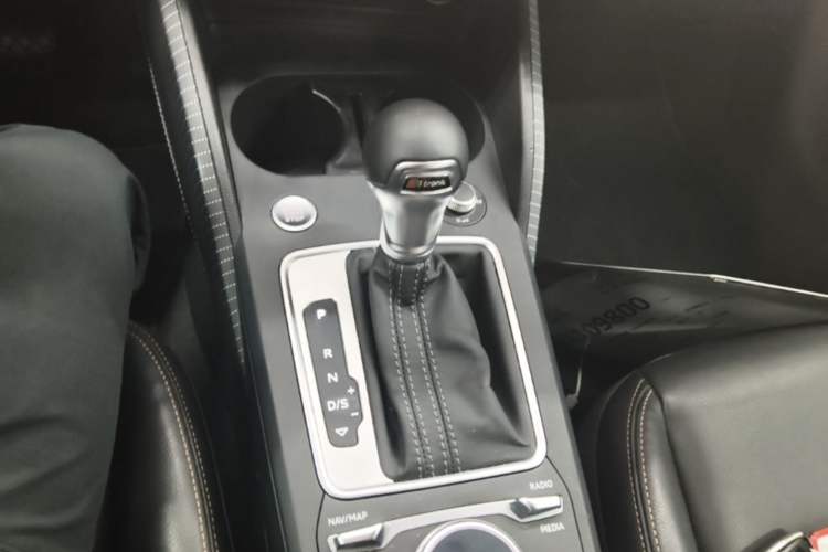 Used Audi Q2L 2024 35TFSI Luxury Prestige Edition Gear Lever