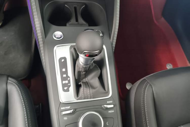 Used Audi Q2L 2024 35TFSI Fashionable and Dynamic Edition Gear Lever